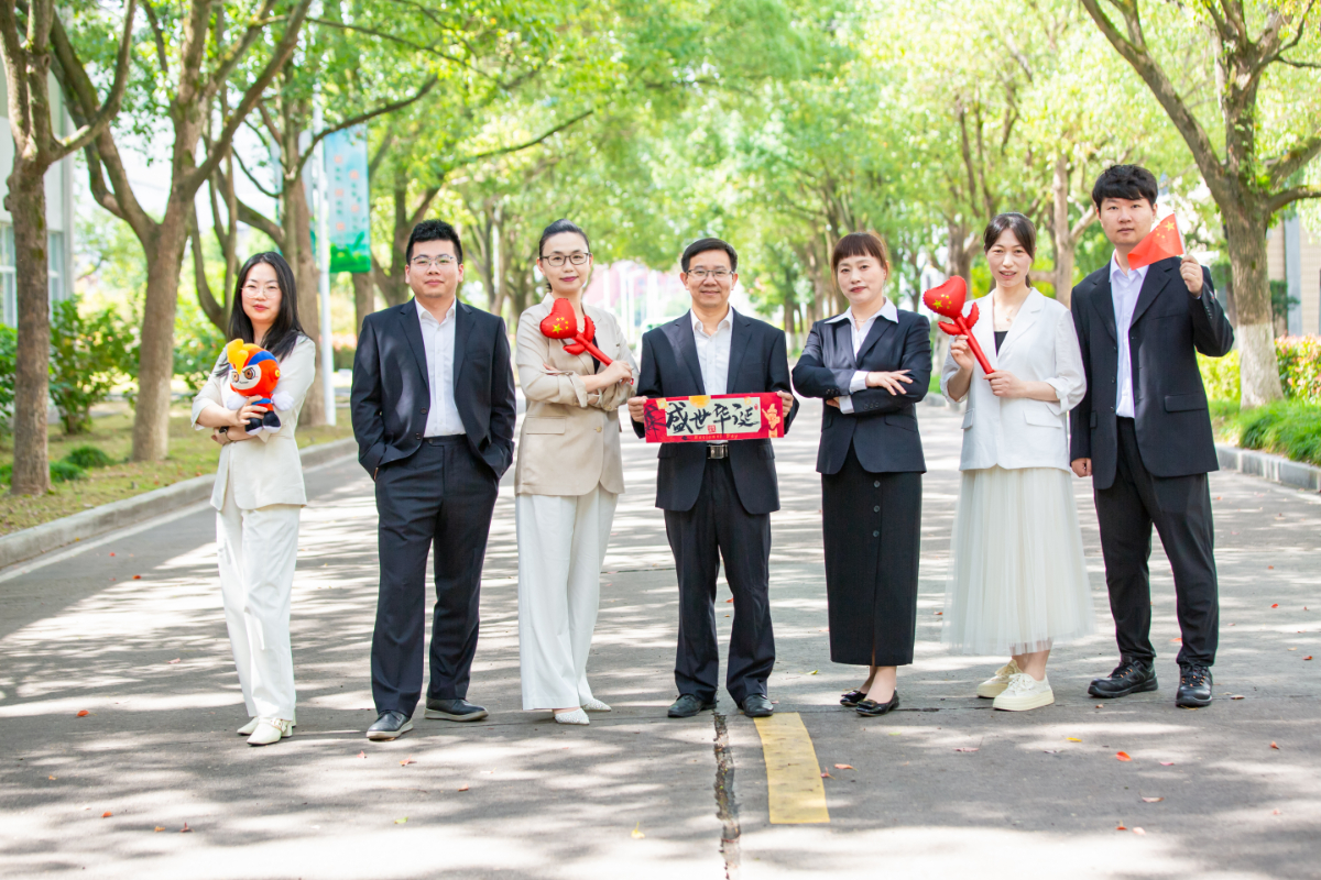 2025.11.06全家福4.png 2025.11.06全家福4.png