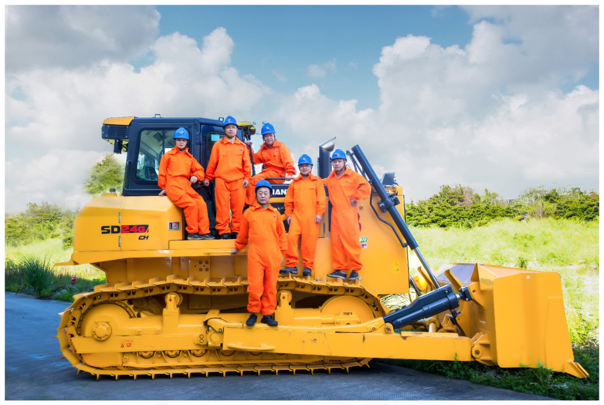 2025.11.06全家福3.png 2025.11.06全家福3.png