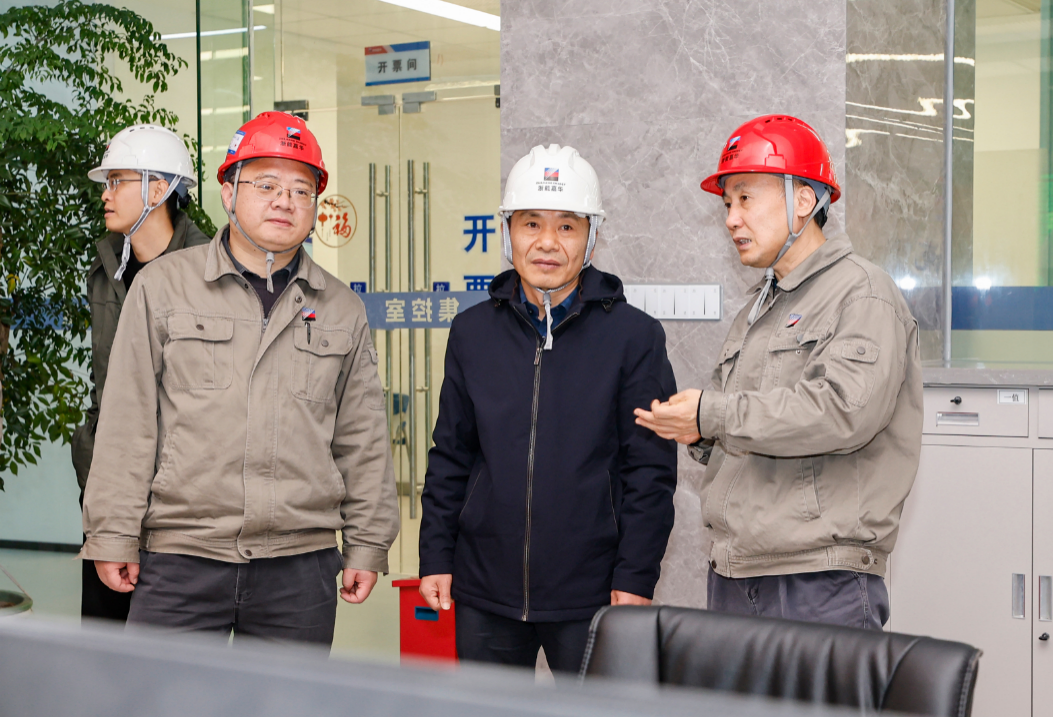 2025.12.16总经理调研照片1.png